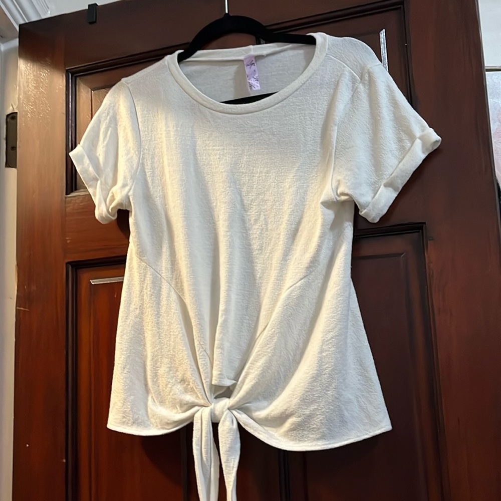 Francesca’s white tie shirt